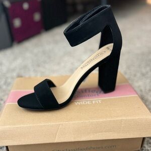 Wide fit - Block heel black sandal